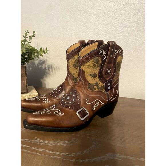 NWT J.B. Dillon Leather Studded Buckle Ankle Boots Size 8B - Picture 2 of 9